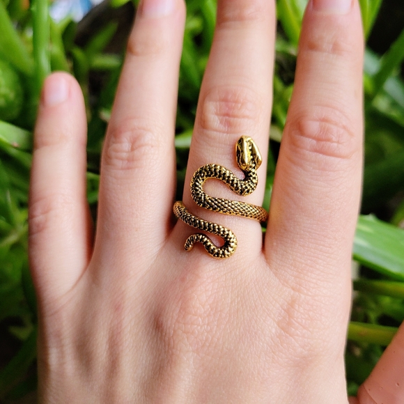 New Classic Gold Snake Ring - Picture 1 of 11